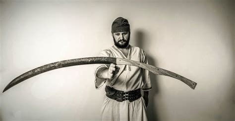 Dacian falx | Ancient warfare, Arm armor, History photos