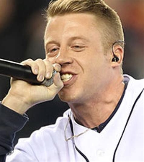 Macklemore ‘Same Love’ Video: Rapper Stands Behind Gay Marriage