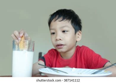 Kids Drinking Milk Stock Photo 387141112 | Shutterstock