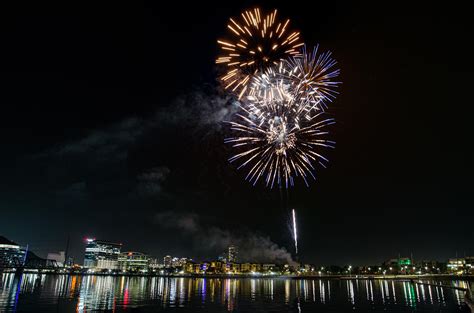 Fireworks last night at Tempe Town Lake : r/phoenix