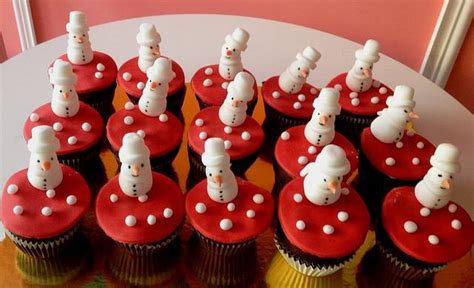 Snowman cupcakes - Decorated Cake by House of Cakes Dubai - CakesDecor