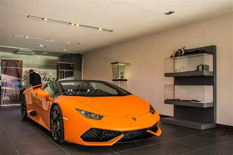 Orange Lamborghini Huracan Spyder Displayed in Madrid - GTspirit