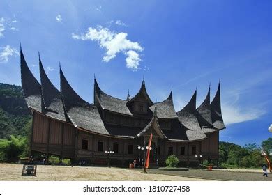 15 Rumah Gadang Silhouette Images, Stock Photos, 3D objects, & Vectors ...