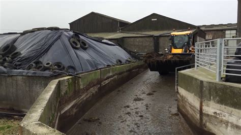 Contractors emptying out the slurry pit at my cousins farm - YouTube