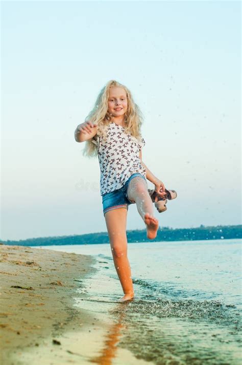 Girl Running on the Beach at the Water Barefoot Stock Image - Image of lifestyles, holiday: 82527449