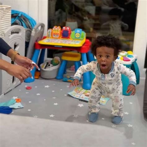 Toddler shocks himself by taking 1st steps - Good Morning America