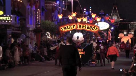 Disneyland- MIckey's Costume Party Parade - YouTube