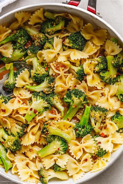 Garlic Broccoli Stir-Fry with Pasta | Pasta dinner recipes, Broccoli ...