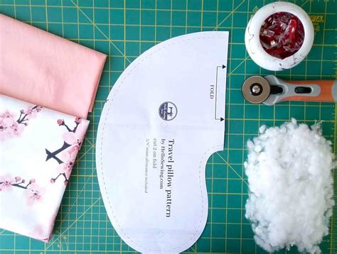 DIY Travel Pillow | Neck Pillow Pattern + VIDEO Tutorial ⋆ Hello Sewing