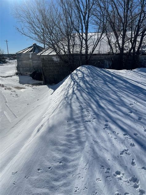 Viewers show different angles of Kan. winter blizzard