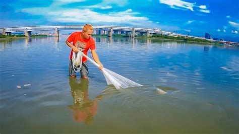 MENAKJUBKAN..!! JALA IKAN DI SUNGAI DAPAT IKAN BESAR-BESAR - YouTube