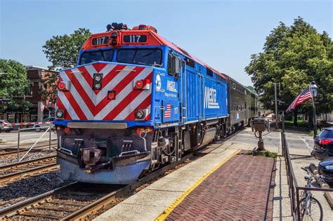 Two For 66: Road Trip - Metra commuter trains in Riverside