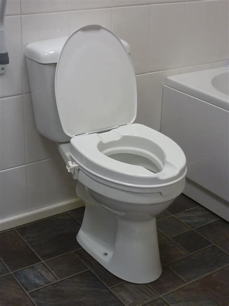 Raised Toilet Seat's With Lid - Townfield Mobility