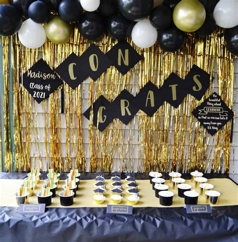 Celebrate a milestone with these decoration graduation ideas for grads