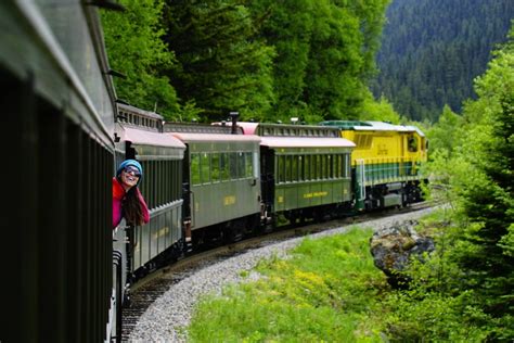 5 Epic Train Rides in Alaska to Take On Your Trip