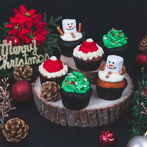 Christmas Cupcakes - Dig In Cakes