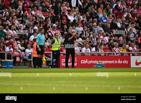 Sunderland AFC manager Tony Mowbray watches on as his side face Rotherham United Stock Photo - Alamy