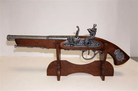 Collectibles Acrylic Display Stand 5" Colonial Revolutionary war Flintlock pistol rifle stand ...