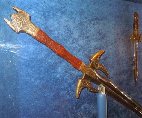 Heimdall's sword hilt close up from Dark World. Film Props, Movie Props, Loki, Thor, Fandral ...