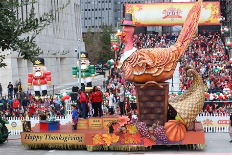 What to Know About the H-E-B Thanksgiving Day Parade in 2022 ...