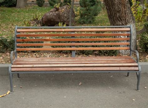 Premium Photo | Wooden bench in the park