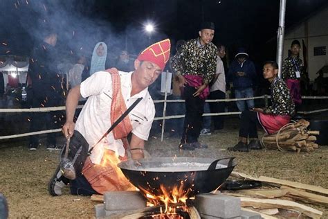 6 Tradisi Masyarakat Sumbawa, Masyarakat Asli di NTB