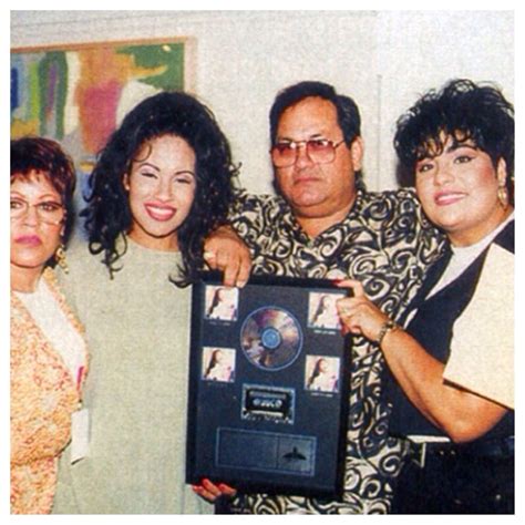 Selena and her family | Selena quintanilla, Selena, Selena quintanilla ...