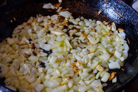 Can You Cook Onion And Garlic Together? - Kitchen Seer