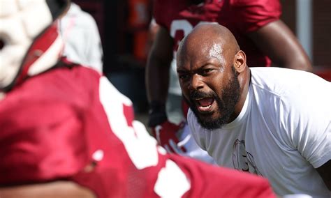 How Freddie Roach has turned up intensity on Alabama's DL