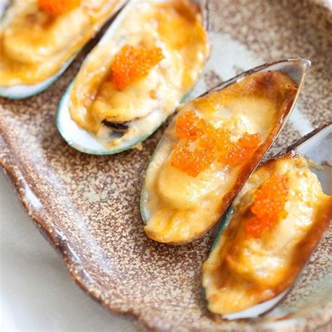 Cheese-Mayo Baked Mussels (Mussels Dynamite) - Rasa Malaysia