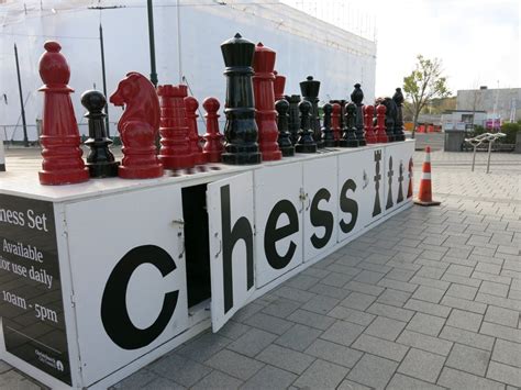 The giant chess set in Cathedral Square | discoverywall.nz