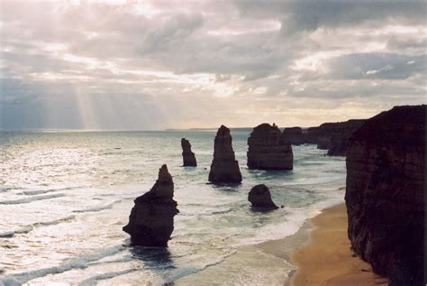 File:The Twelve Apostles Victoria Australia.jpg - Wikimedia Commons