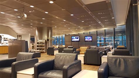 Lufthansa Business Class Lounge Frankfurt review - Passport & Palmtree