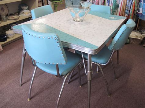 We found this great 1950's formica and chrome set at an estate sale. I really liked the atomic ...