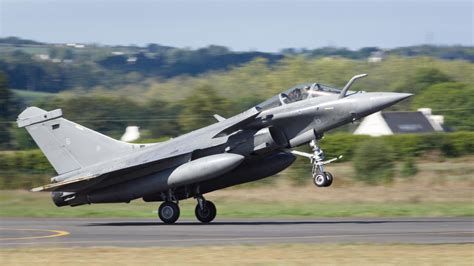 Dassault Rafale M landing ! The crowd loves it ! : r/aviation