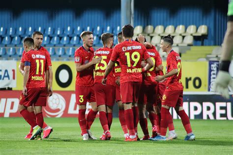 Record în Liga 1: FCSB a folosit 10 jucători U21! | Federația Română de Fotbal