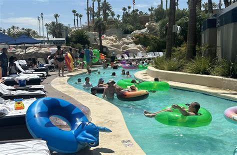 Mandalay Bay Pool: Season, Hours, Cabanas and More - Midlife Miles