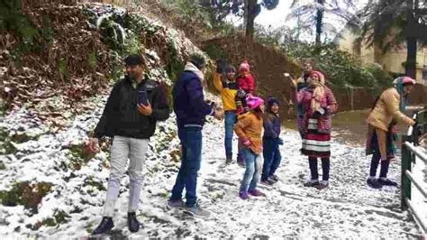 In Photos: Mussoorie witnesses pristine snowfall - Hindustan Times