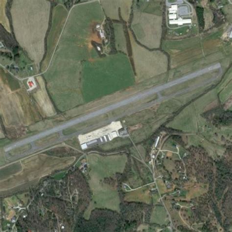 Macon County Airport in Franklin, NC (Google Maps)