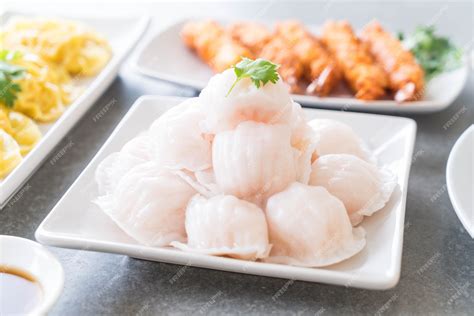 Free Photo | Steamed shrimp dumplings dim sum