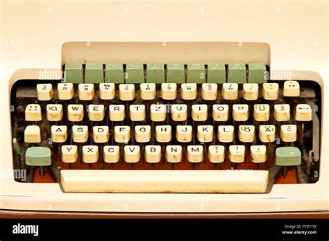 Mechanical typewriter keyboard - gutewindows