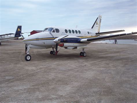 Raytheon Beechcraft King Air 200, pictures, technical data, history ...