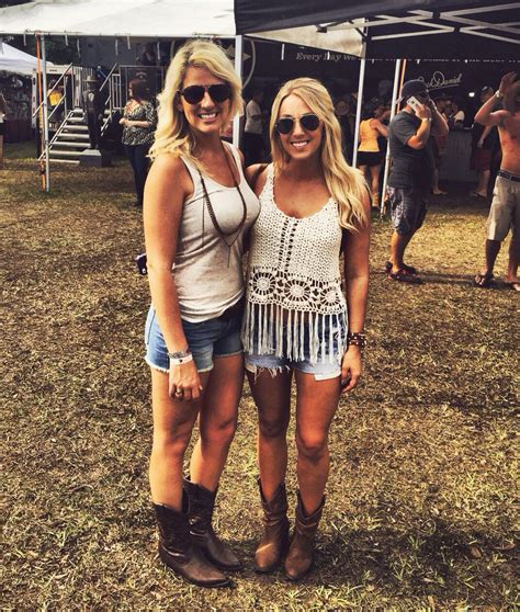 summer cute country concert outfits - Laure Keenan