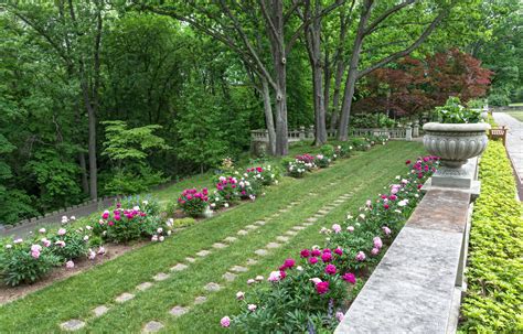 Bloom continues at Stan Hywet Hall & Gardens; Foluke Cultural Arts Center offers dance and music ...