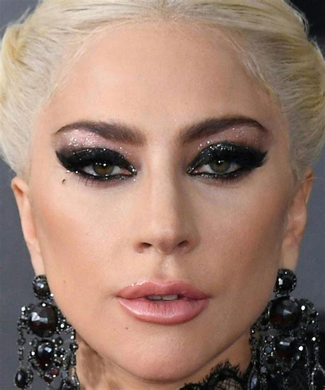 Lady Gaga's makeup is a showstopper! Her super smoky cat eye that's ...