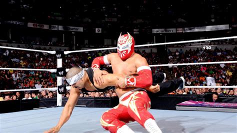 Sin Cara vs. Hunico: photos | WWE