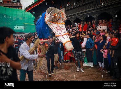 Bhaktapur, Bagmati, Nepal. 14th Sep, 2022. People from Bhaktapur celebrates last day of Indra ...