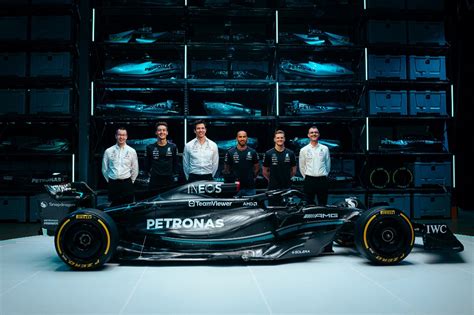 Mercedes apresenta novo carro para temporada 2023 da F1