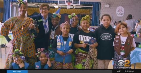 Troop 6000 Brings Girl Scout Program To Children In Shelters - CBS New York