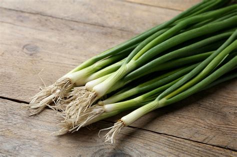 Green Onions vs Scallions vs Spring Onions: Is There a Difference? - Clean Green Simple